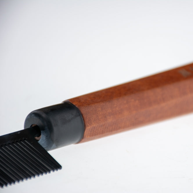 EBI Noir Japandi detangling comb