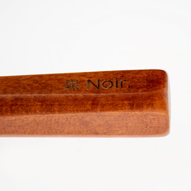 EBI Noir Japandi detangling comb