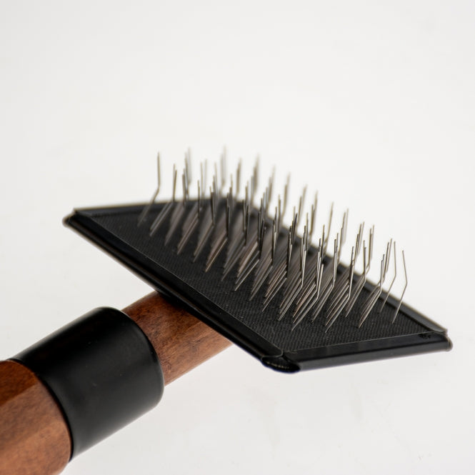 EBI Noir Japandi Slicker Brush