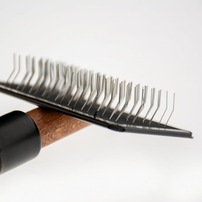 EBI Noir Japandi Slicker Brush