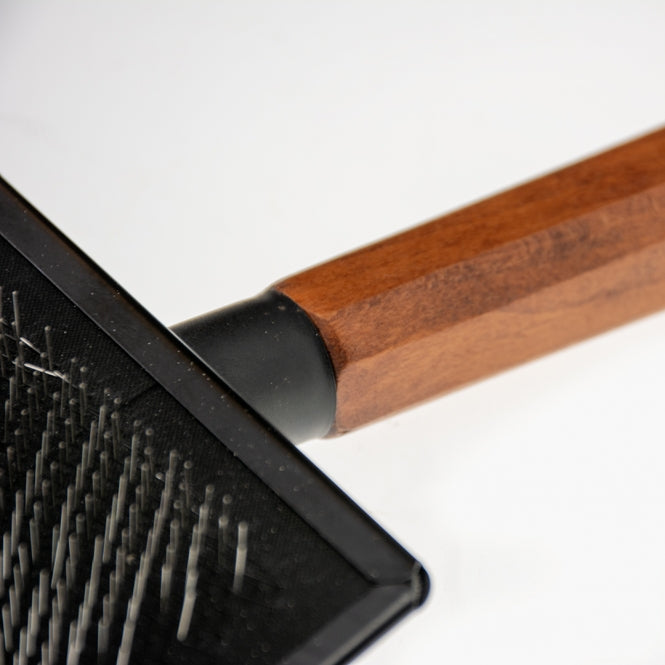 EBI Noir Japandi Slicker Brush