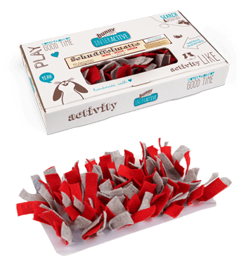 Bunny sniffing mat felt red/grey