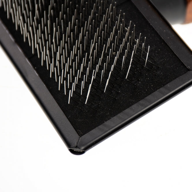 EBI Noir Japandi Slicker Brush